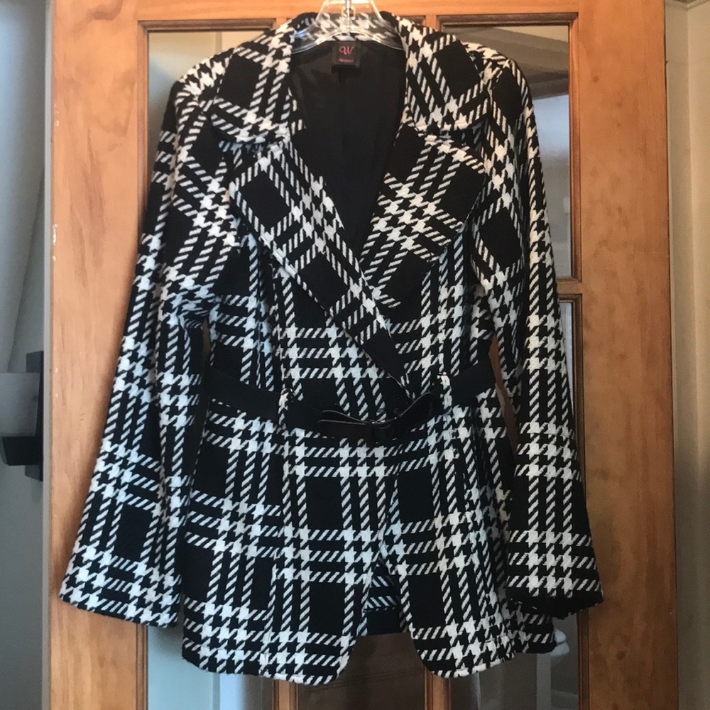 Wrapper black and white jacket